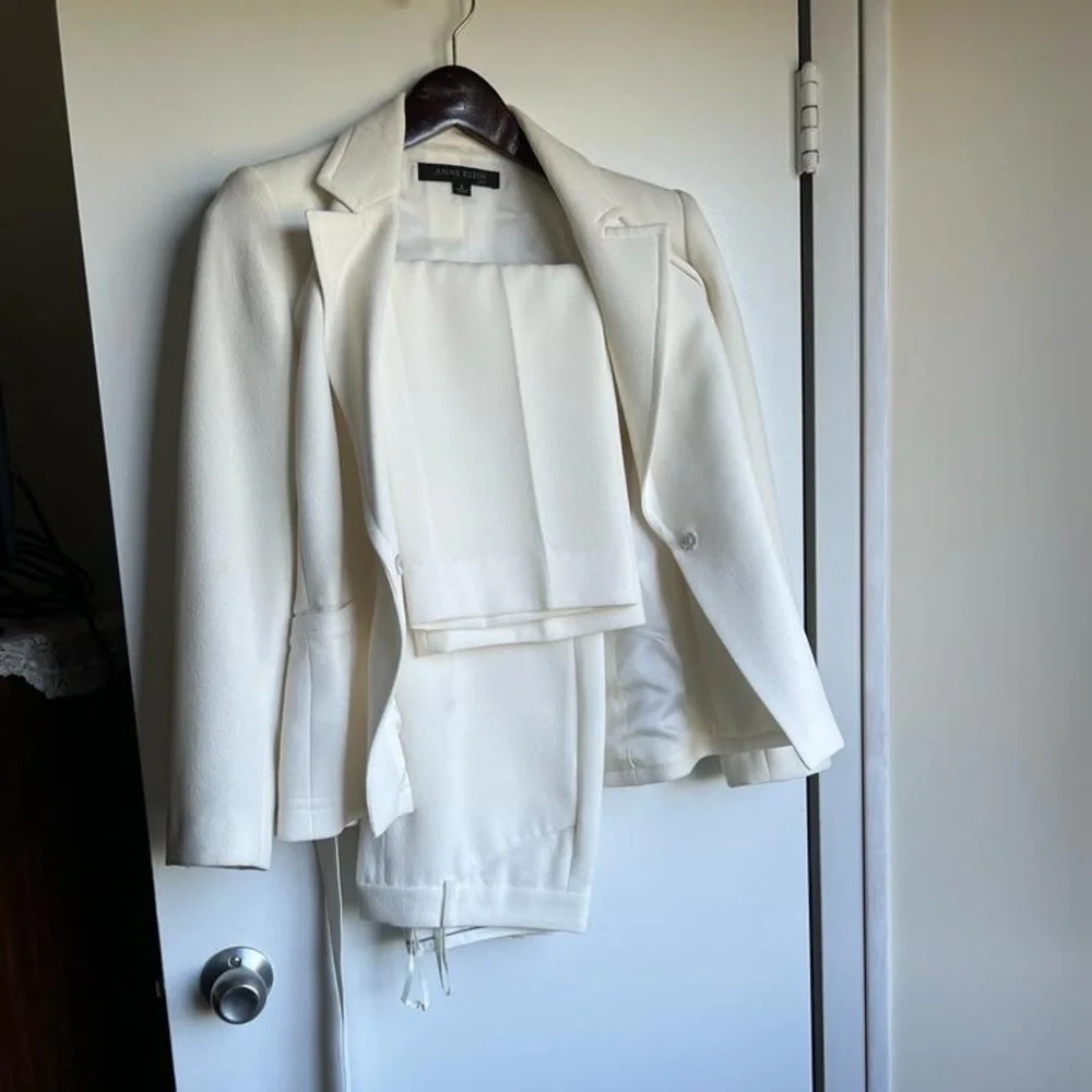Anne Klein pant suit - Picture 2 of 7